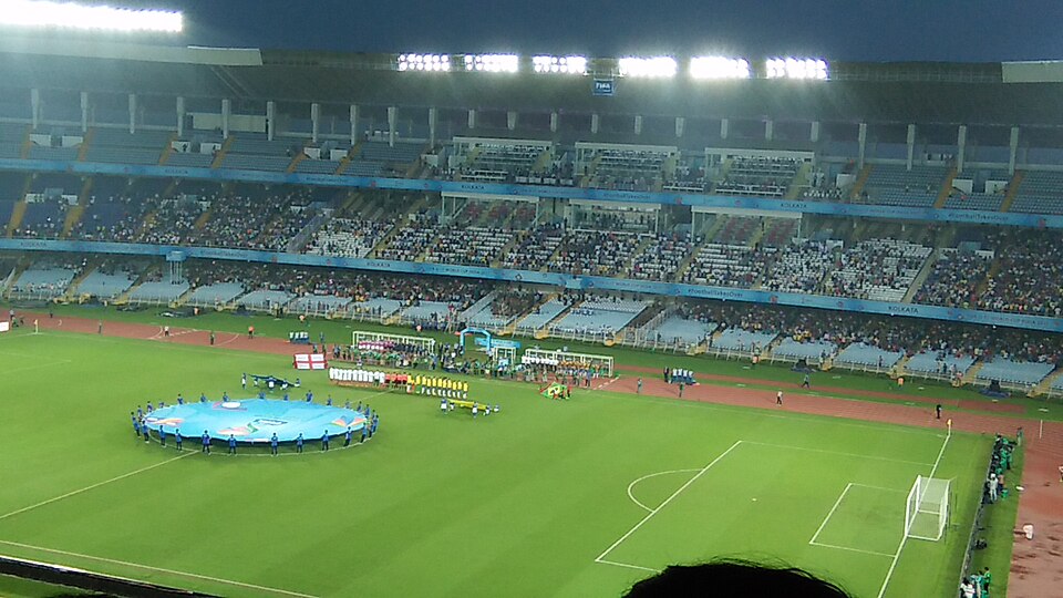 Partido nocturno de la Serie A brasileña bajo luces del estadio